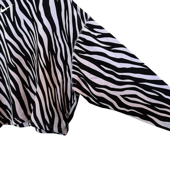 Nike Icon Clash Zebra Print Crew Active Pullover Sweatshirts Women’s Size Medium - Picture 7 of 11